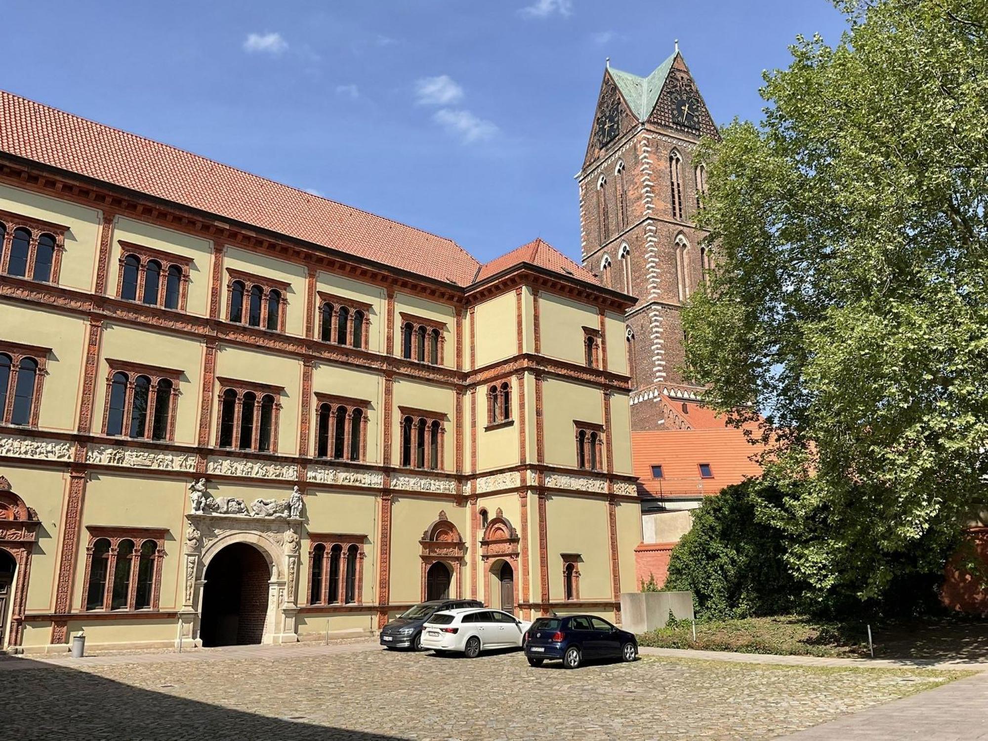 Walfisch Im Zentrum - Abc350 * Wismar